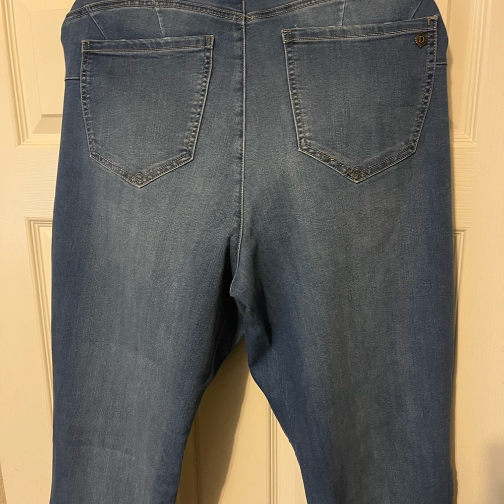 New!! Democracy
Women's "Ab" Solution Straight Leg Jean Size: 18W - Picture 3 of 6